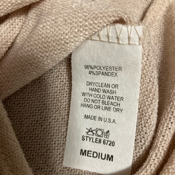 👚(bundle 4 items w/👚for $16) NWT beige bodysuit - Picture 6 of 7